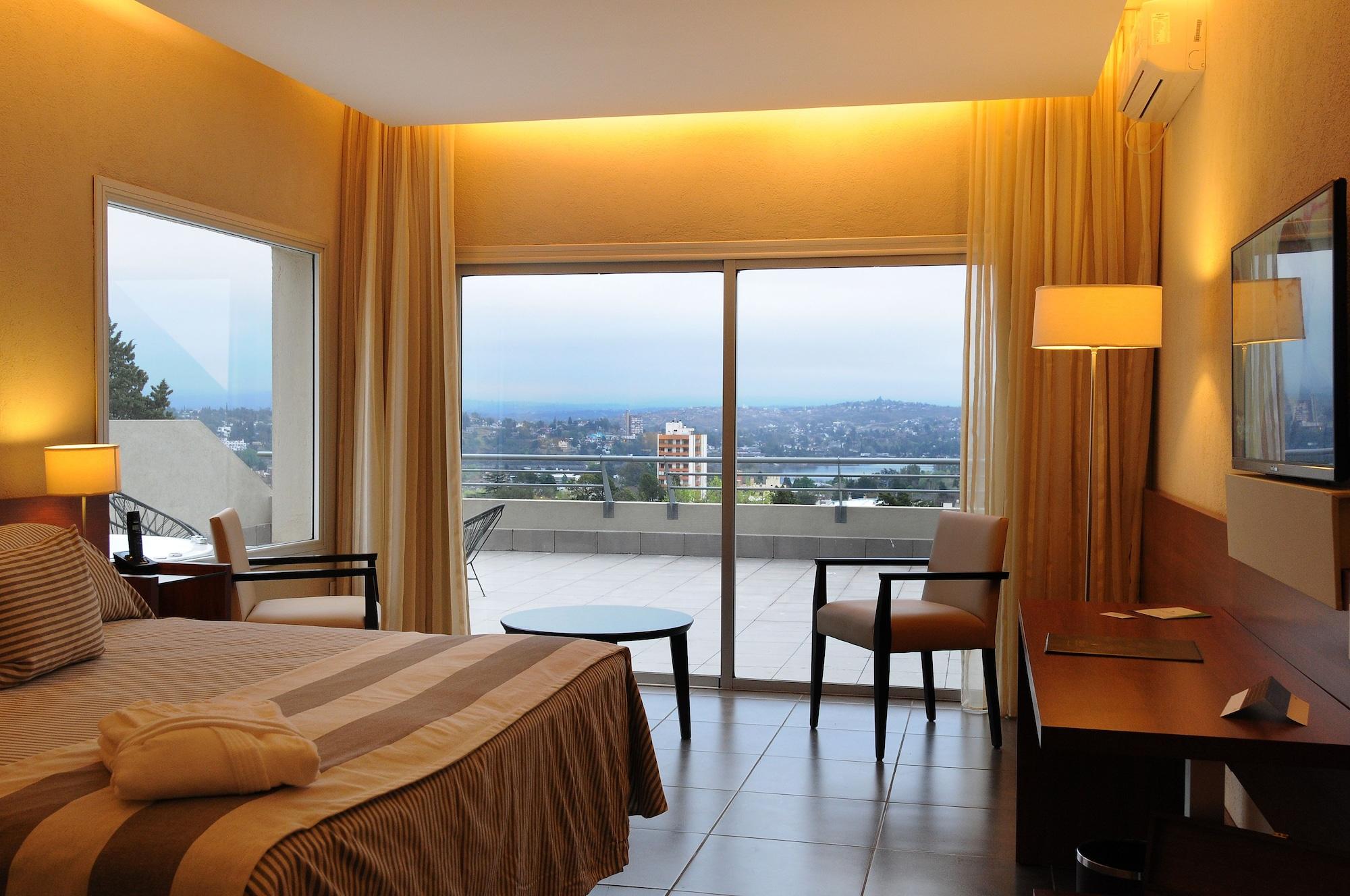 Pinares Panorama Suites, Spa & Convention Center Вила Карлос Пас Екстериор снимка