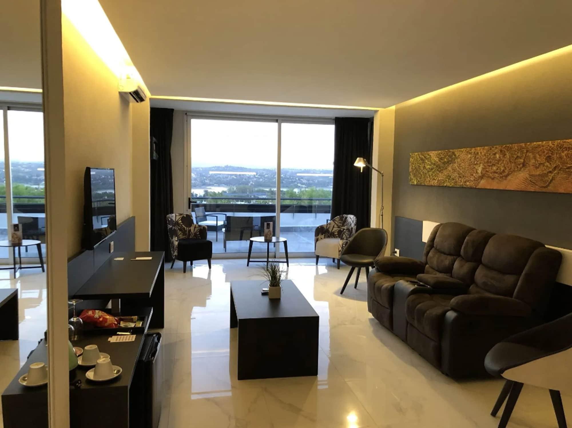 Pinares Panorama Suites, Spa & Convention Center Вила Карлос Пас Екстериор снимка