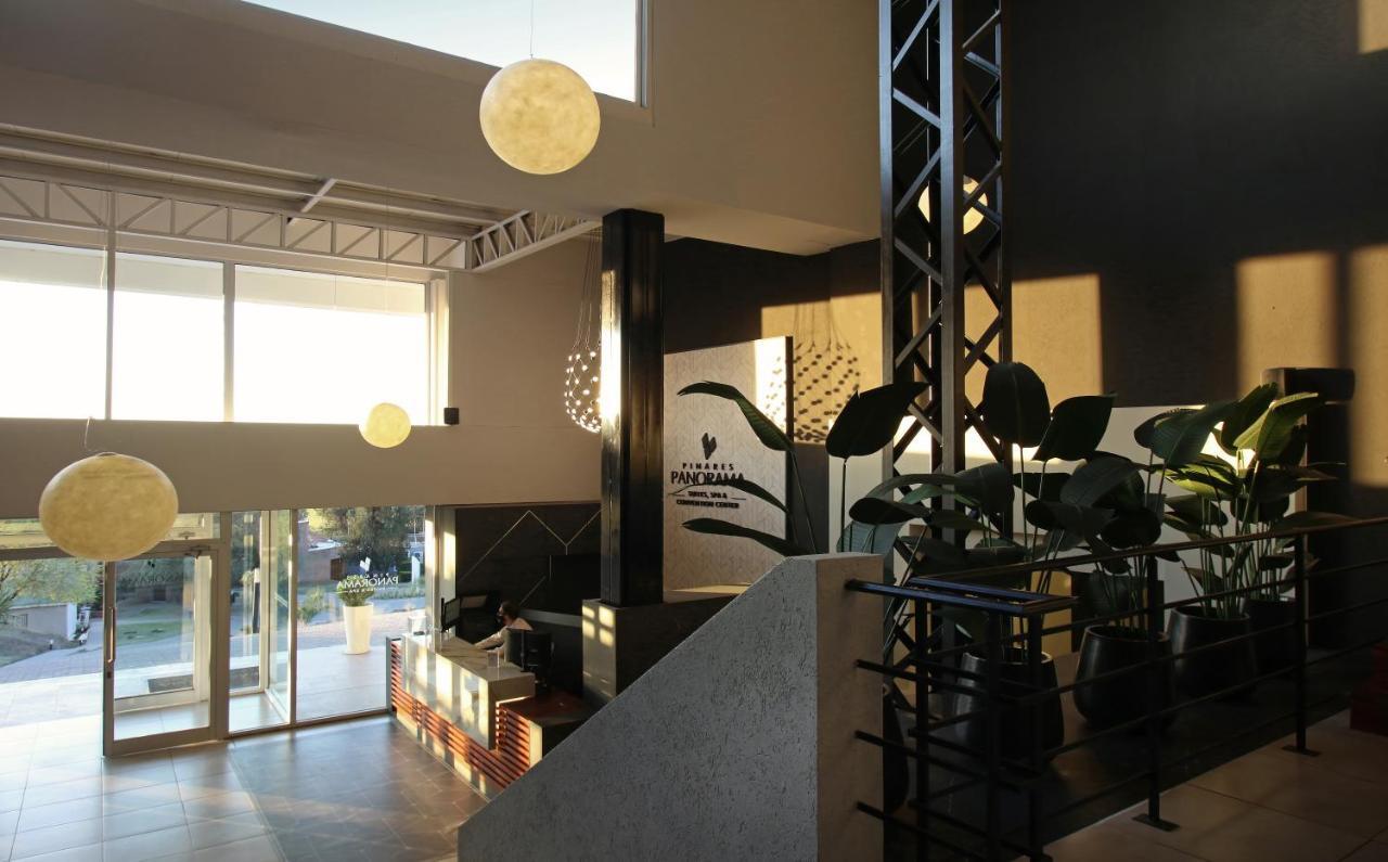 Pinares Panorama Suites, Spa & Convention Center Вила Карлос Пас Екстериор снимка