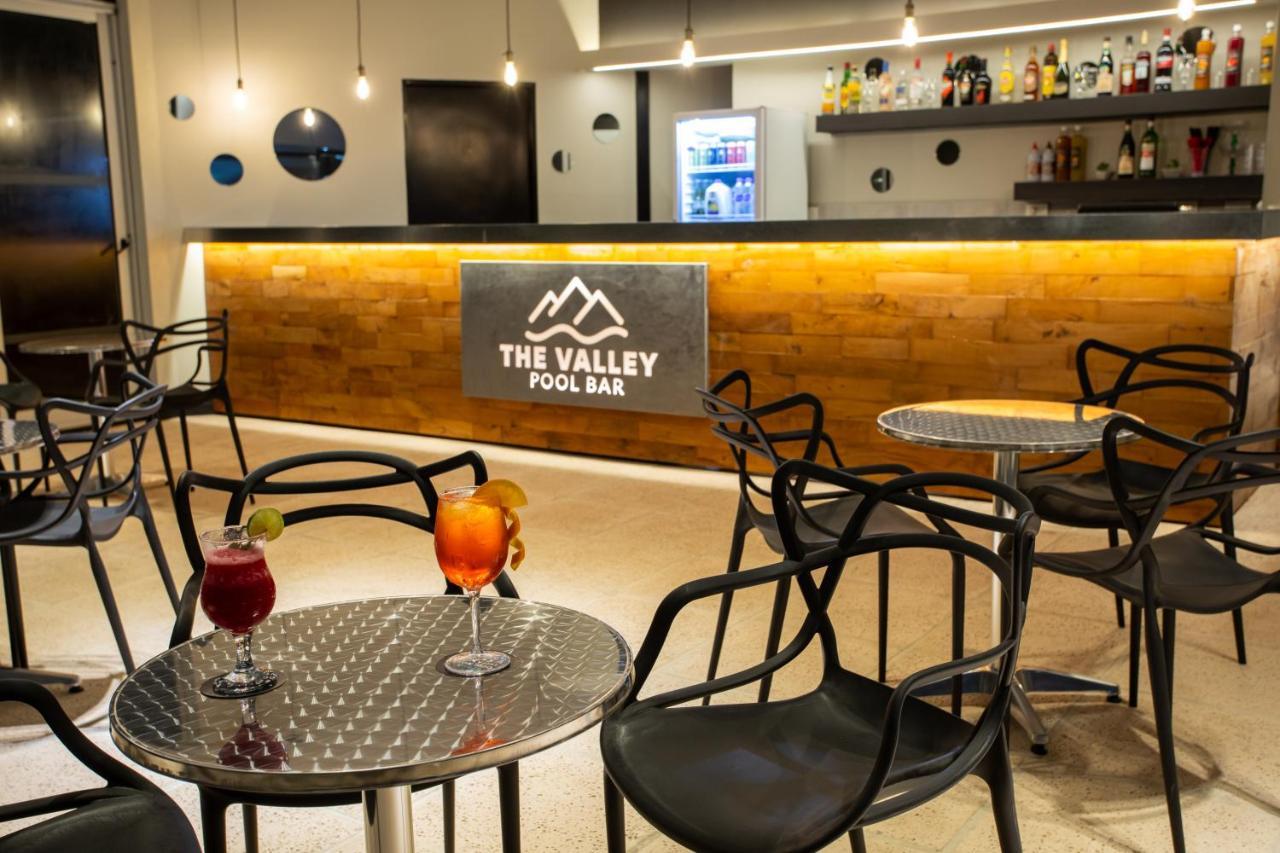 Pinares Panorama Suites, Spa & Convention Center Вила Карлос Пас Екстериор снимка