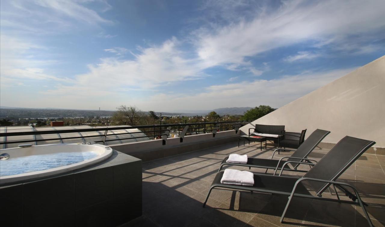 Pinares Panorama Suites, Spa & Convention Center Вила Карлос Пас Екстериор снимка