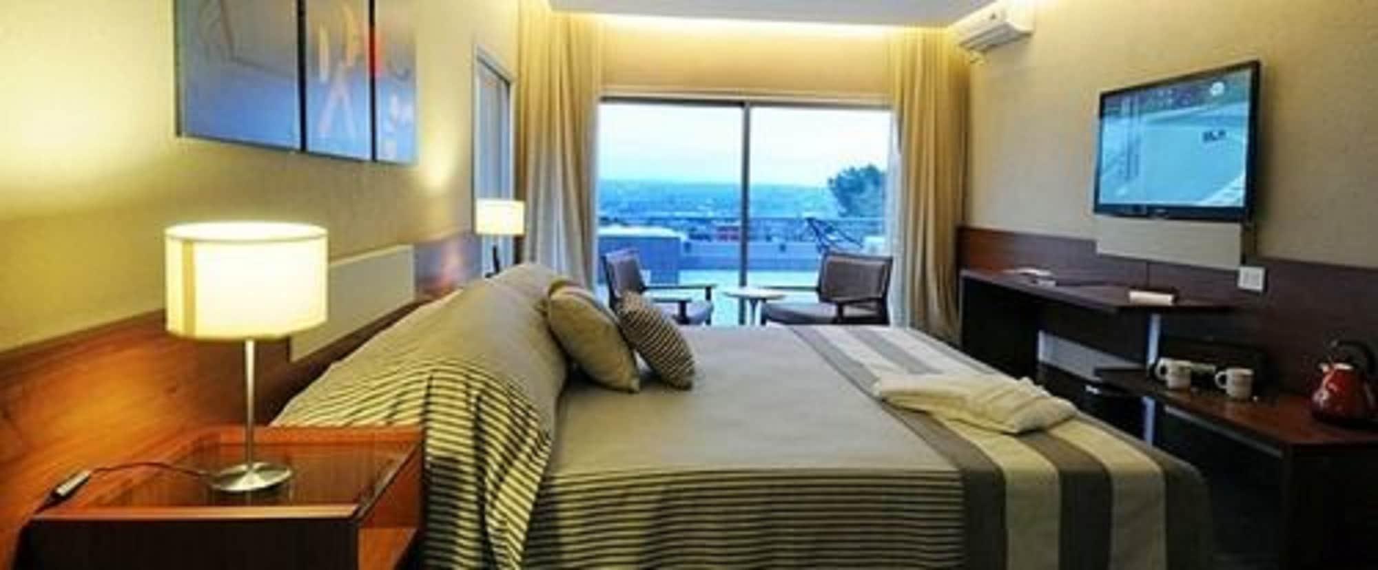 Pinares Panorama Suites, Spa & Convention Center Вила Карлос Пас Екстериор снимка